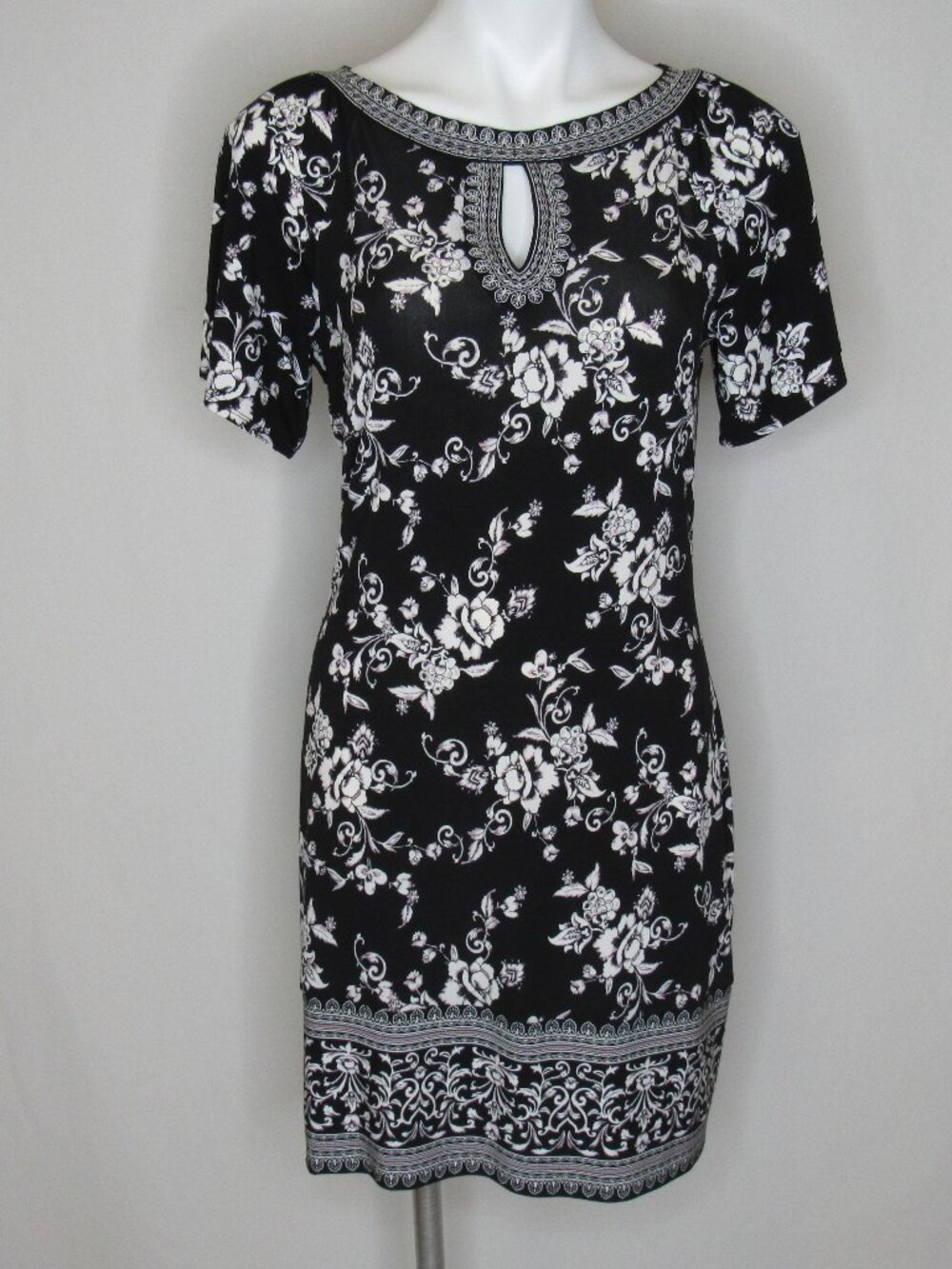 White House Black Market Black Floral Shift Knit Dress Key Hole Embroidered S